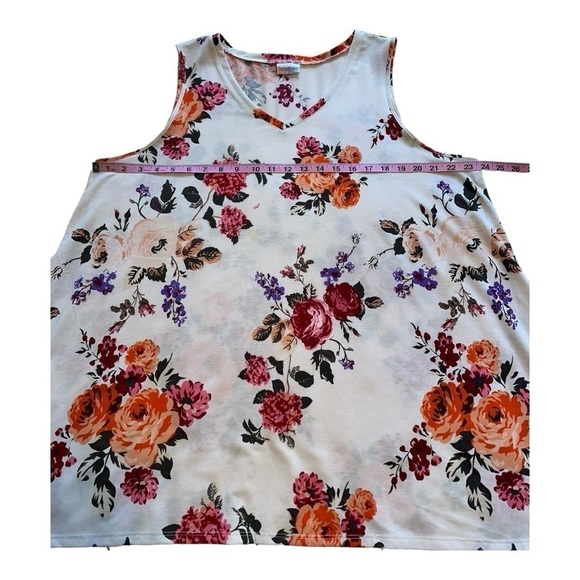 LuLaRoe Kristina V-Neck Sleeveless Tank Top - Size 2X - Picture 4 of 5